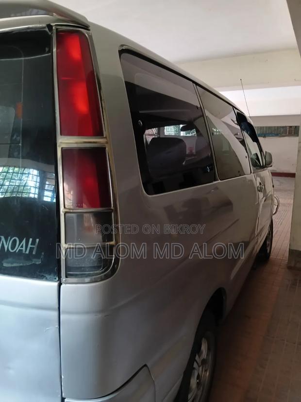 Toyota Noah 2001 Silver