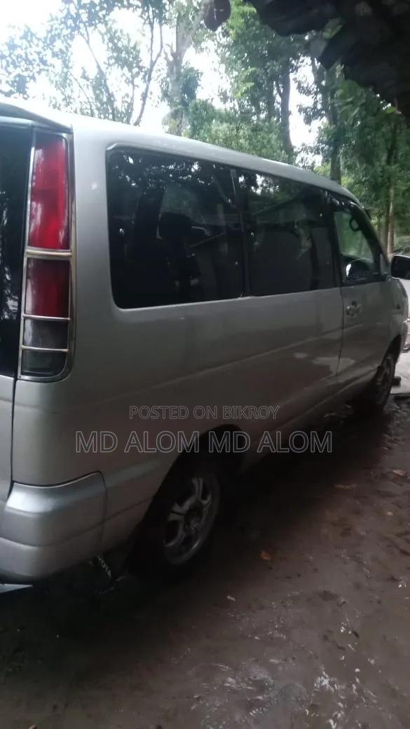 Toyota Noah 2001 Silver