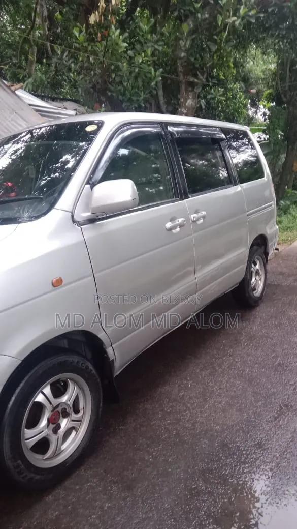 Toyota Noah 2001 Silver
