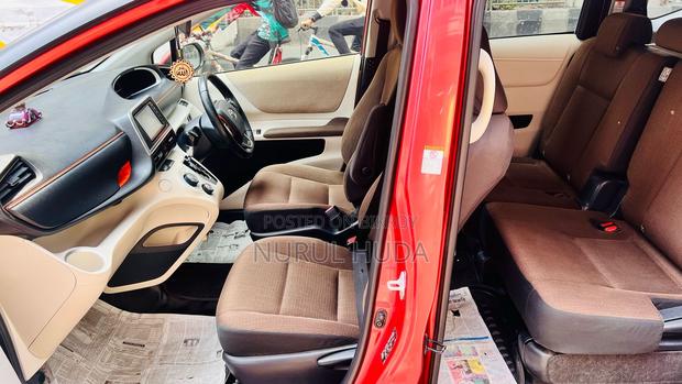 Toyota Sienta 2017 Red