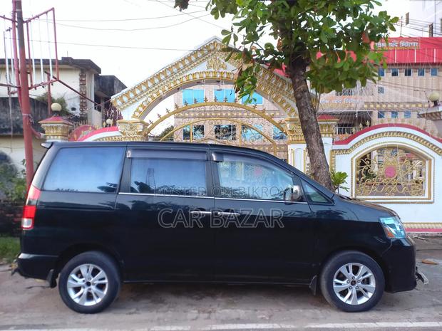 Toyota Noah 2.0 FWD (8 Seater) 2005 Black