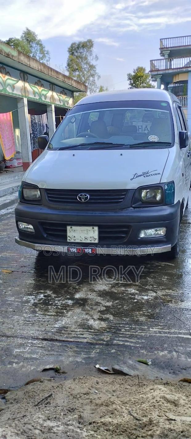 Toyota Noah 2.0 AWD (8 Seater) 2003 White