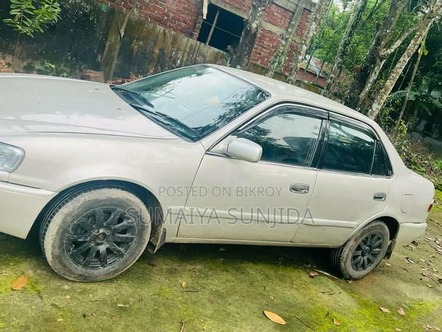 Toyota Corolla 1.6 Sedan 1997 Pearl