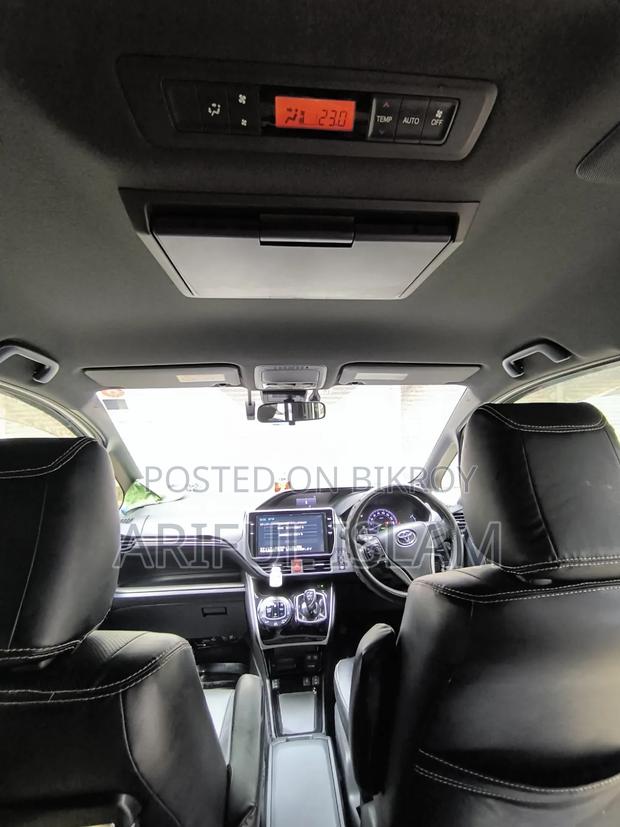 Toyota Esquire 1.8 FWD Hybrid (7 seater) 2017 Pearl