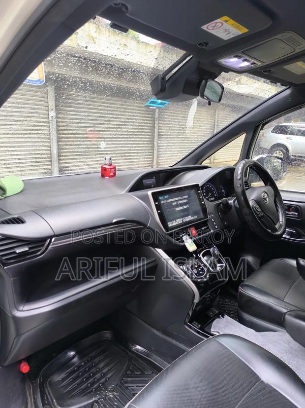 Toyota Esquire 1.8 FWD Hybrid (7 seater) 2017 Pearl