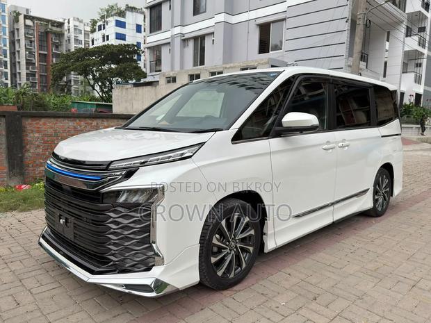 Toyota Voxy Hybrid S-Z 2WD 7-Seater 2023 Pearl