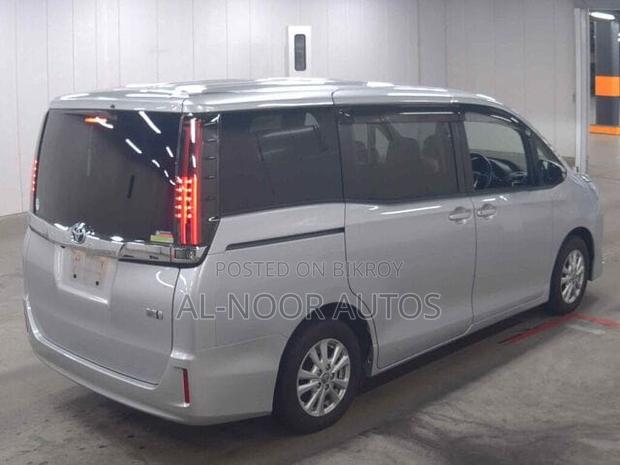 Toyota Noah 1.8 FWD Hybrid (7 seater) 2021 Silver