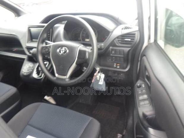 Toyota Noah 2.0 FWD (8 Seater) 2021 Pearl