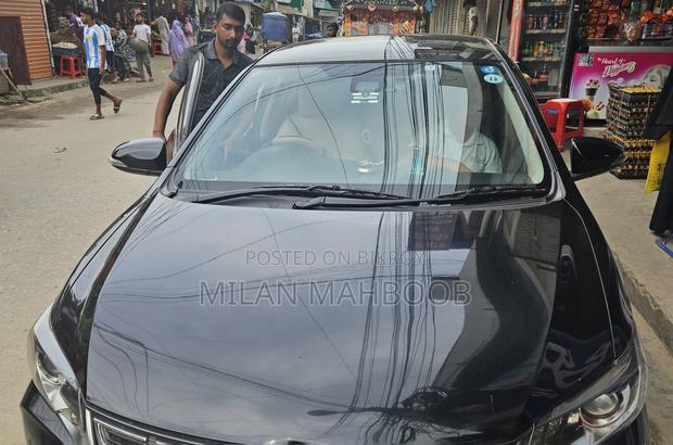 Toyota Premio 2018 Black
