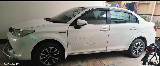Toyota Axio 1.5 Hybrid 2WD 2017 White