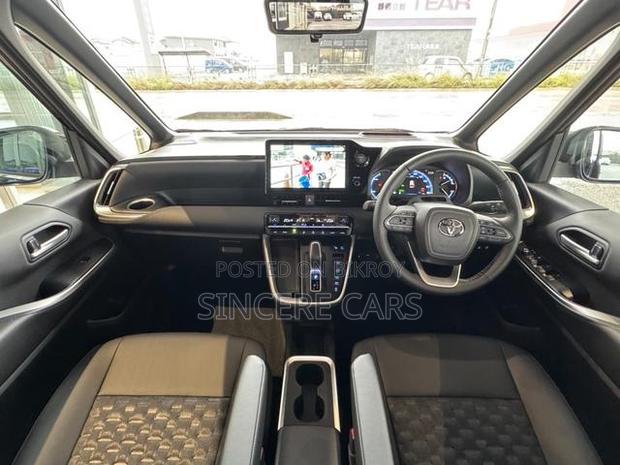 Toyota Voxy 2022 Black
