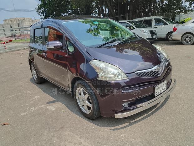 Toyota Ractis 2006