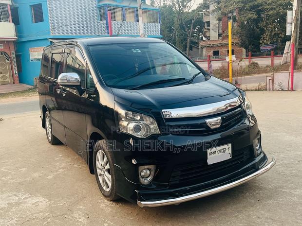 Toyota Noah 2.0 158hp FWD (8 Seater) 2011 Black