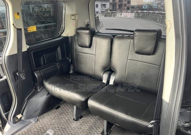 Toyota Noah 2.0 158hp FWD (8 Seater) 2011 Black