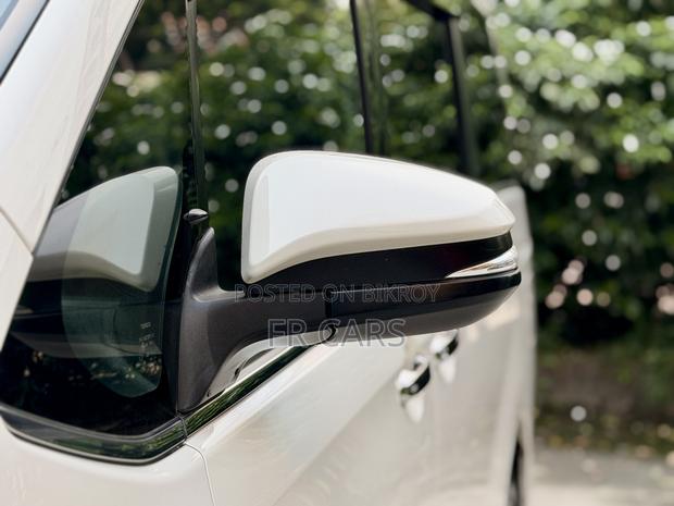 Toyota Esquire 1.8 FWD Hybrid (7 seater) 2017 Pearl