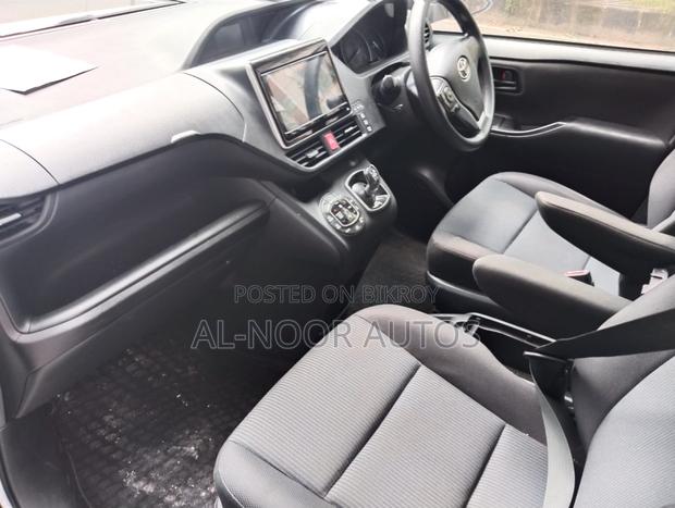 Toyota Noah 1.8 FWD Hybrid (7 seater) 2021 Pearl