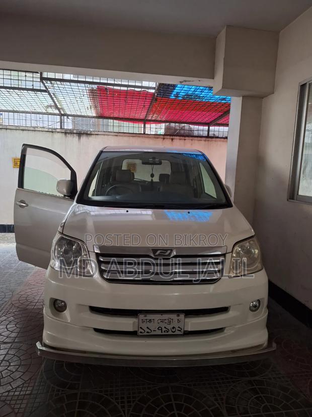 Toyota Noah 2007 Pearl