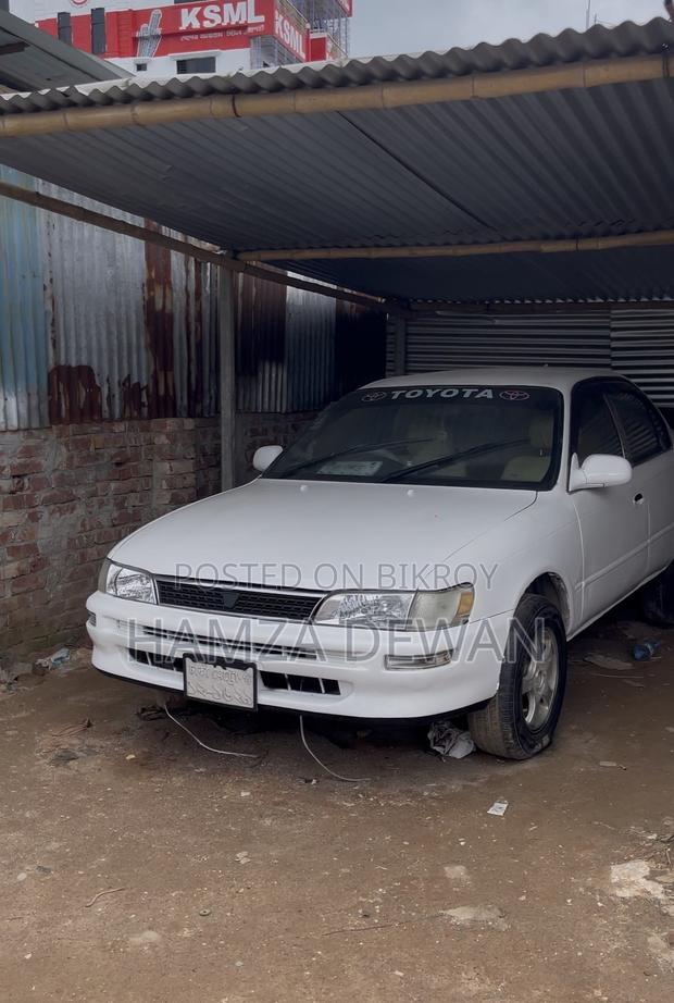 Toyota Corolla Automatic 1996 White