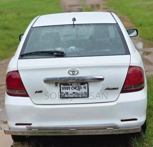 Car 2002 White
