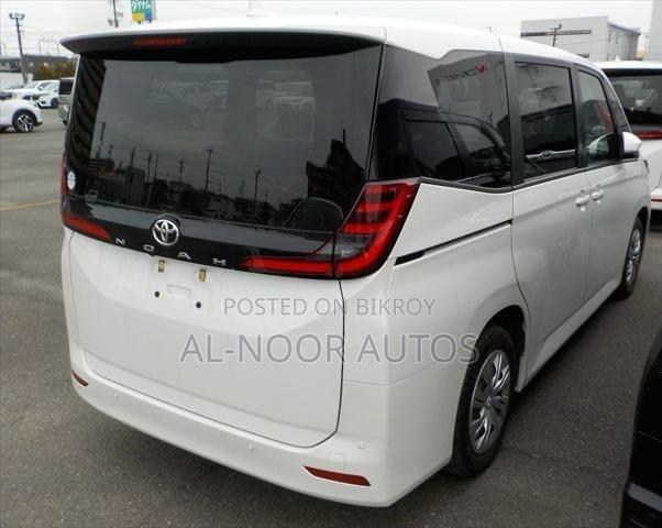 Toyota Noah 2022 Pearl
