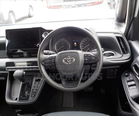Toyota Noah 2022 Pearl