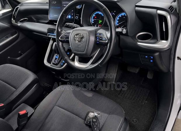 Toyota Noah 2023 Pearl