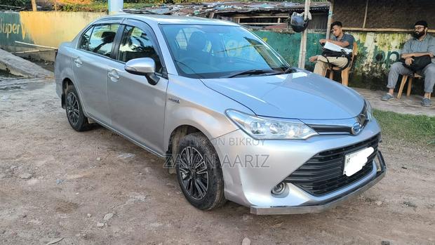 Toyota Axio 1.5 Hybrid 2WD 2016 Silver