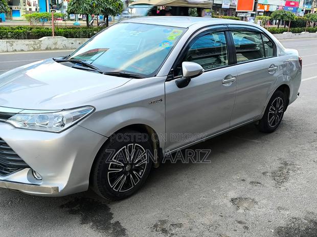 Toyota Axio 1.5 Hybrid 2WD 2016 Silver