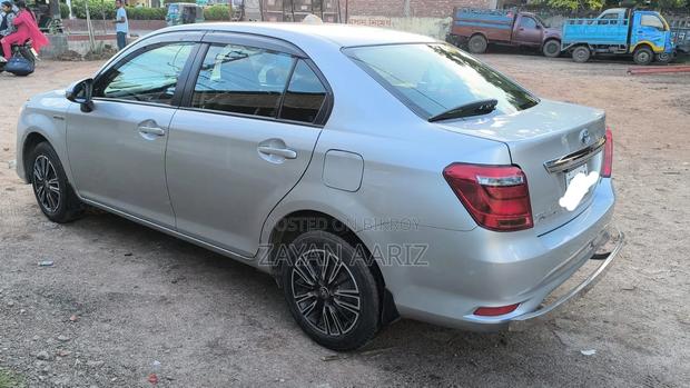 Toyota Axio 1.5 Hybrid 2WD 2016 Silver