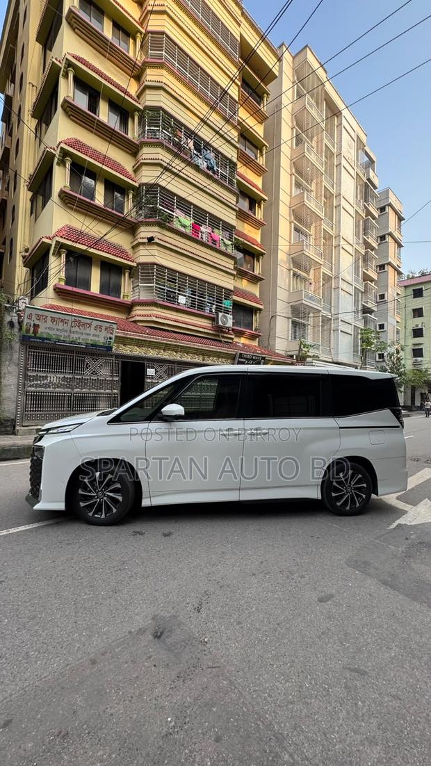 Toyota Voxy Hybrid S-Z 2WD 7-Seater 2023 Pearl