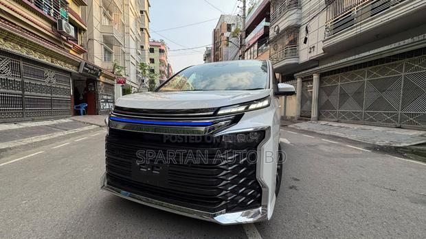 Toyota Voxy Hybrid S-Z 2WD 7-Seater 2023 Pearl