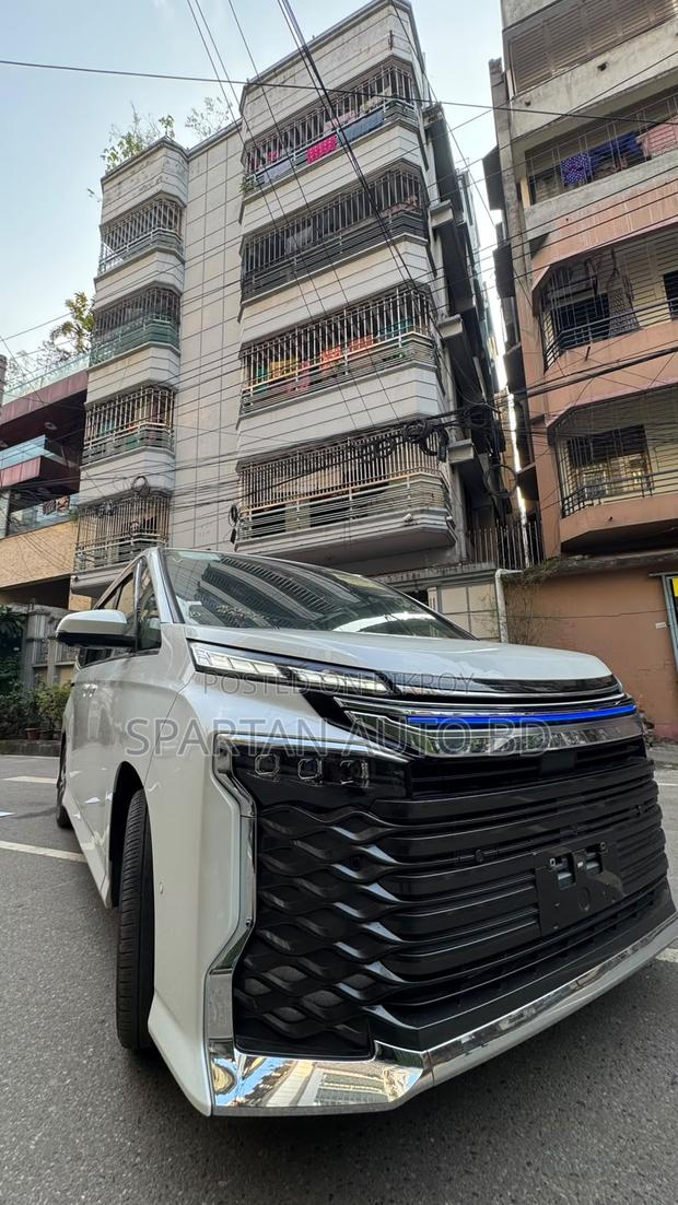 Toyota Voxy Hybrid S-Z 2WD 7-Seater 2023 Pearl