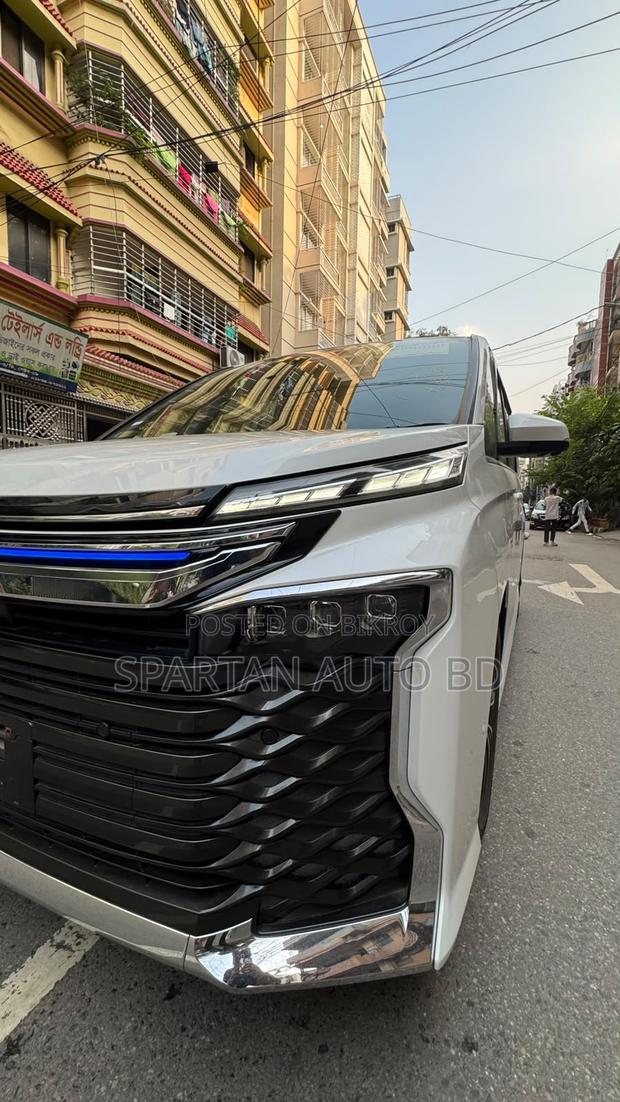 Toyota Voxy Hybrid S-Z 2WD 7-Seater 2023 Pearl