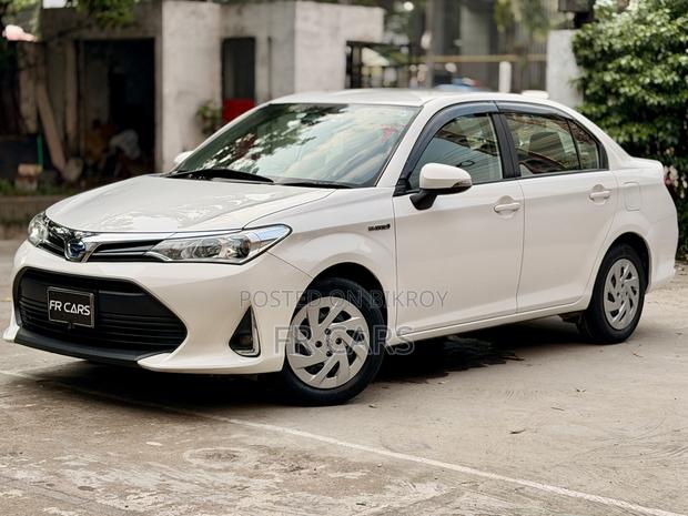 Toyota Axio 1.5 Hybrid 2WD 2018 White
