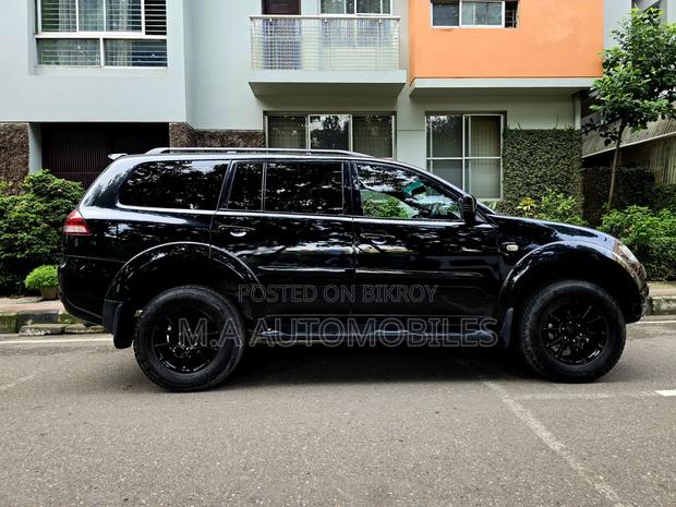 Mitsubishi Pajero 2012 Black