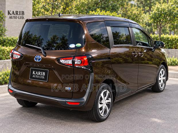 Toyota Sienta 2021 Brown