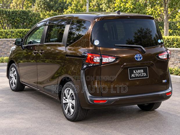Toyota Sienta 2021 Brown