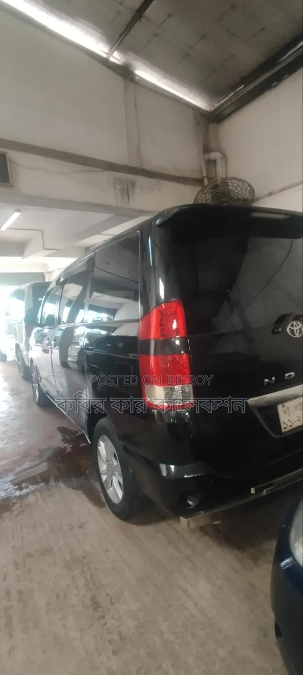 Toyota Noah 2005 Black