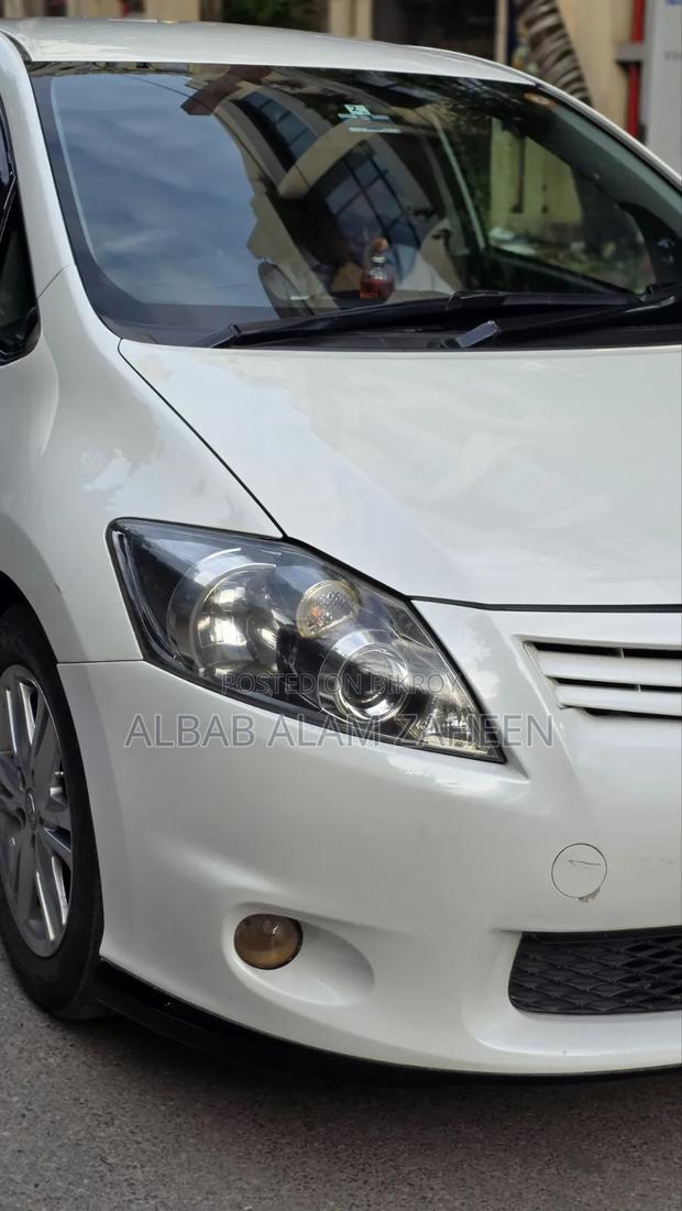Toyota Auris 2012 Off white
