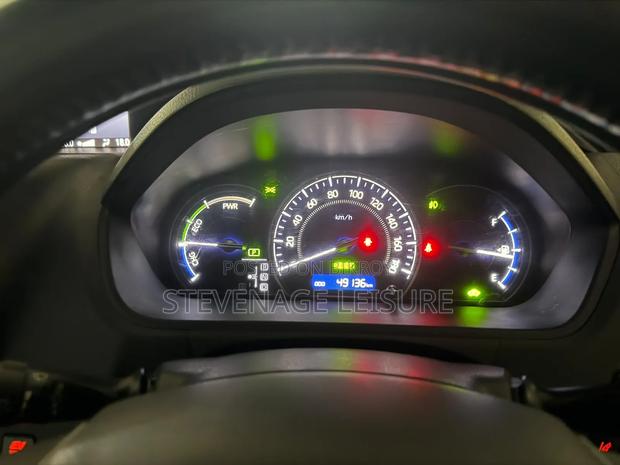 Toyota Esquire 1.8 FWD Hybrid (7 seater) 2018 Pearl