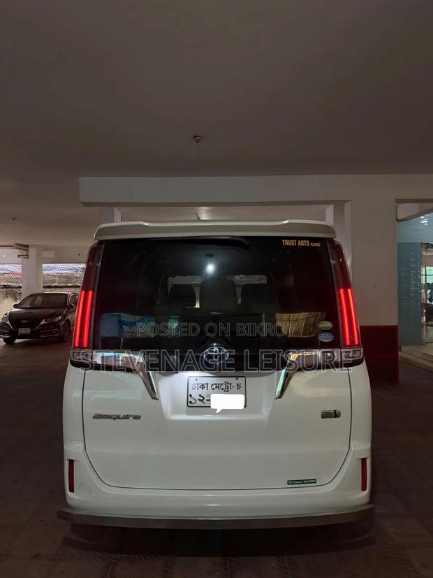 Toyota Esquire 1.8 FWD Hybrid (7 seater) 2018 Pearl