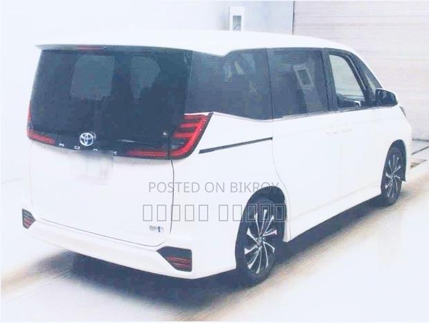 Toyota Noah 2022 Pearl