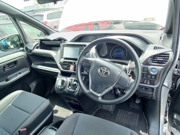 Toyota Noah 1.8 FWD Hybrid (7 seater) 2021 Silver