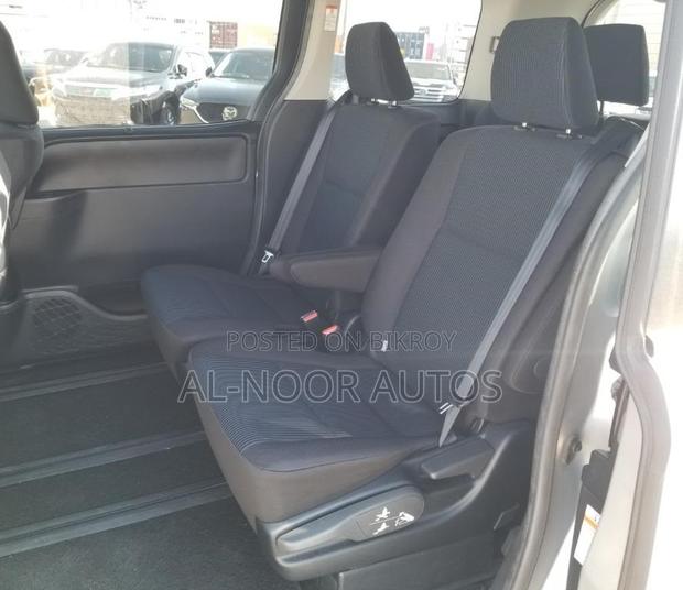 Toyota Noah 1.8 FWD Hybrid (7 seater) 2021 Silver