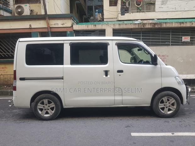 Toyota Noah 2010 White