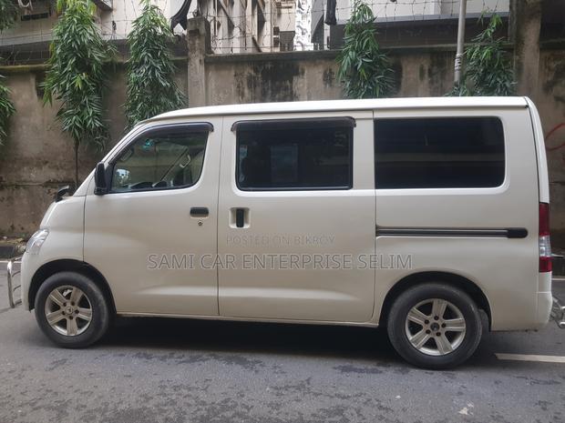 Toyota Noah 2010 White