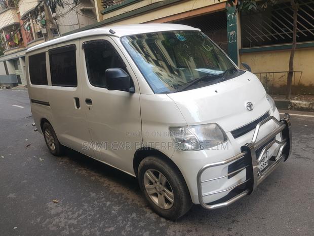 Toyota Noah 2010 White