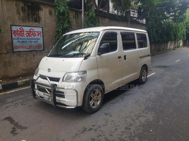 Toyota Noah 2010 White