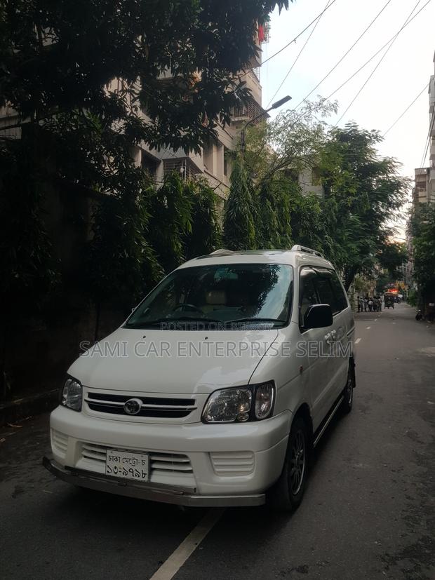 Toyota Noah 2005 White