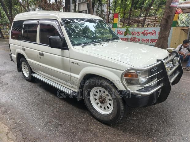 Mitsubishi Pajero 2.0 Pininfarina Automatic 2001 White